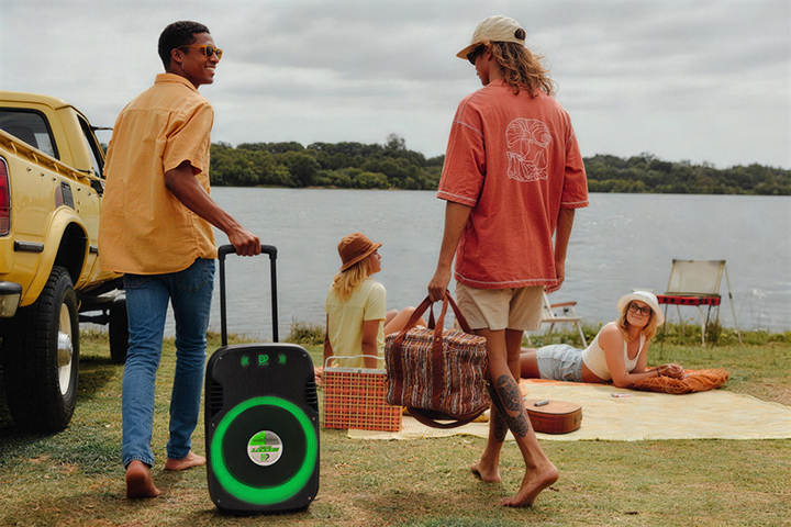 How to Choose an Outdoor Party Speaker: 4 Things You Need to Know